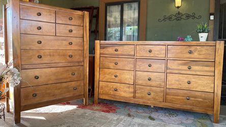Gorgeous Pino wood solid wood king furniture set