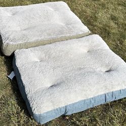 2 Top Paw Dog Beds
