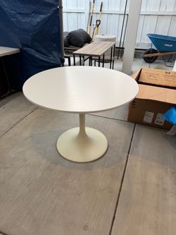 IKEA | Docksta  Table | Used