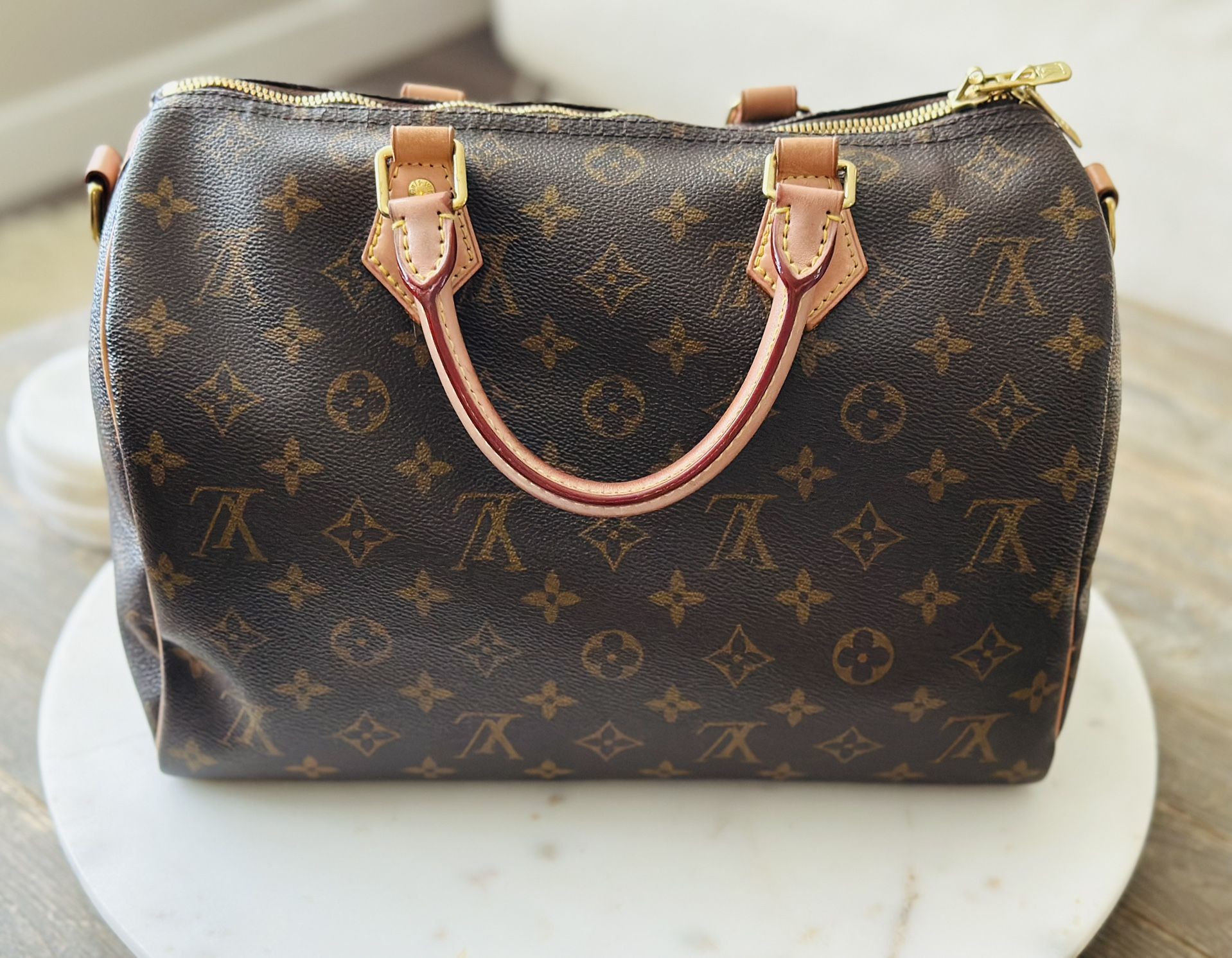 Authentic Louis Vuitton Speedy Bandoulière 30 in signature Monogram canvas- Accepting Respectable Offers