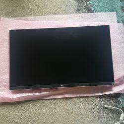 LG Ultra HD 4K Monitor w/ Table Stand (NO HDMI) 