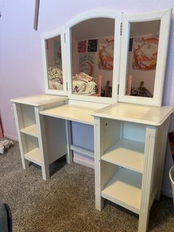 Kids vanity