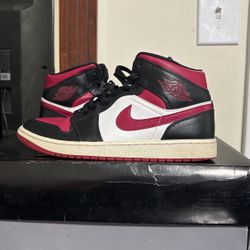 Jordan 1 Mid-No box