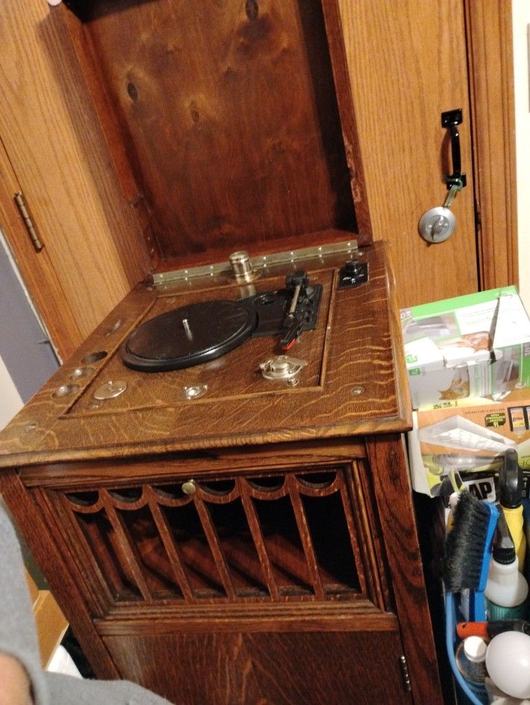 Antique Record Player That Works