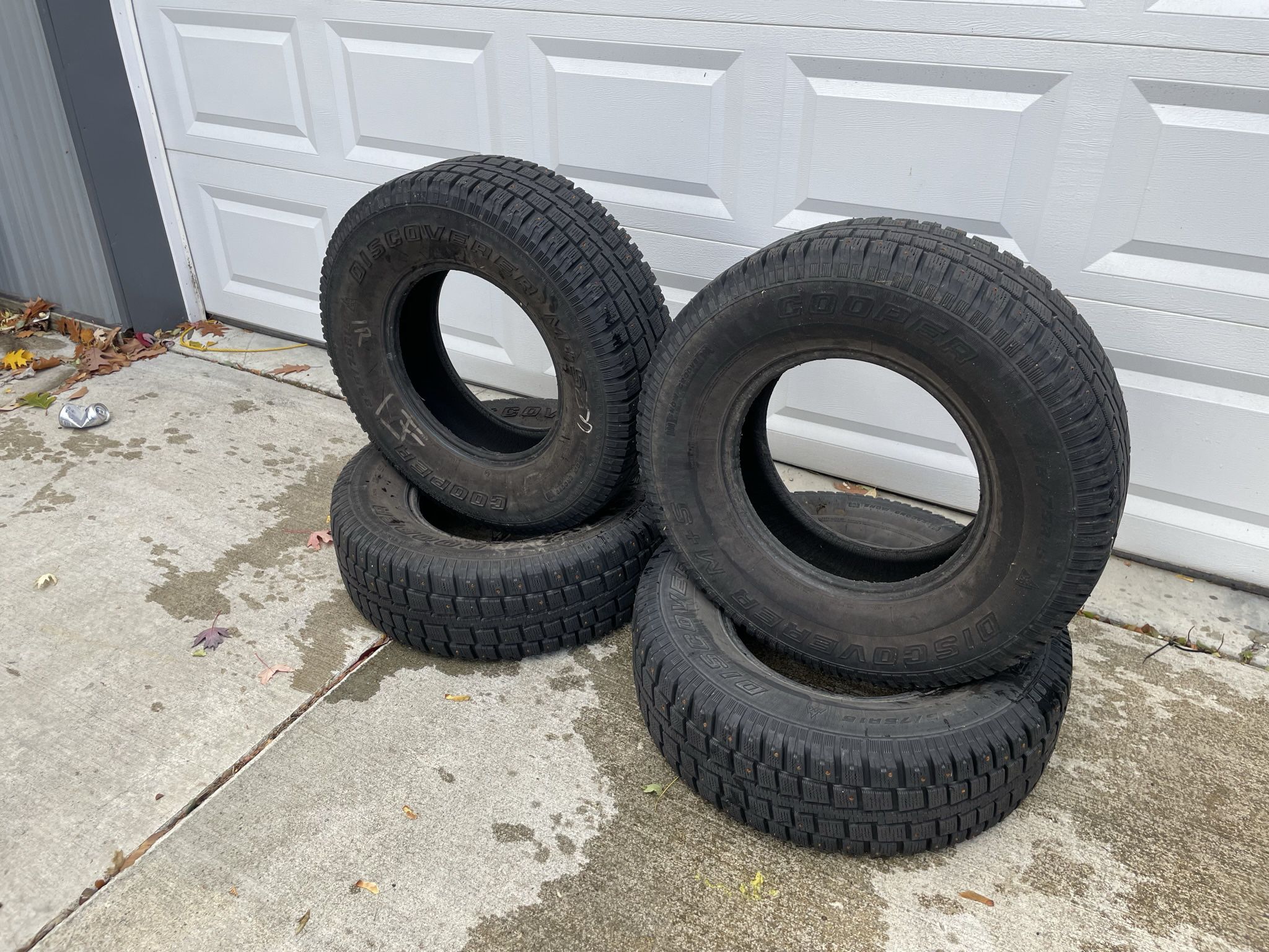 Studded Snow Tires 