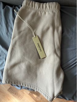 New Official Essentials Beige Shorts. Men’s Size Large.