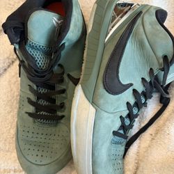 Nike- Kobe Basketball Shoes Men’s Size 10