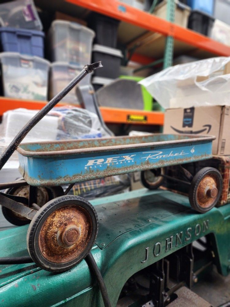 Vintage wagon Rex rocket