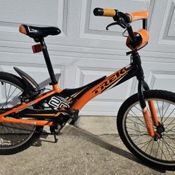 Trek Jet Alpha Dialed Boy/Girl 20 Inch Bike