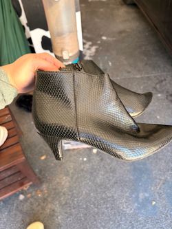 Women’s 7.5 black heel