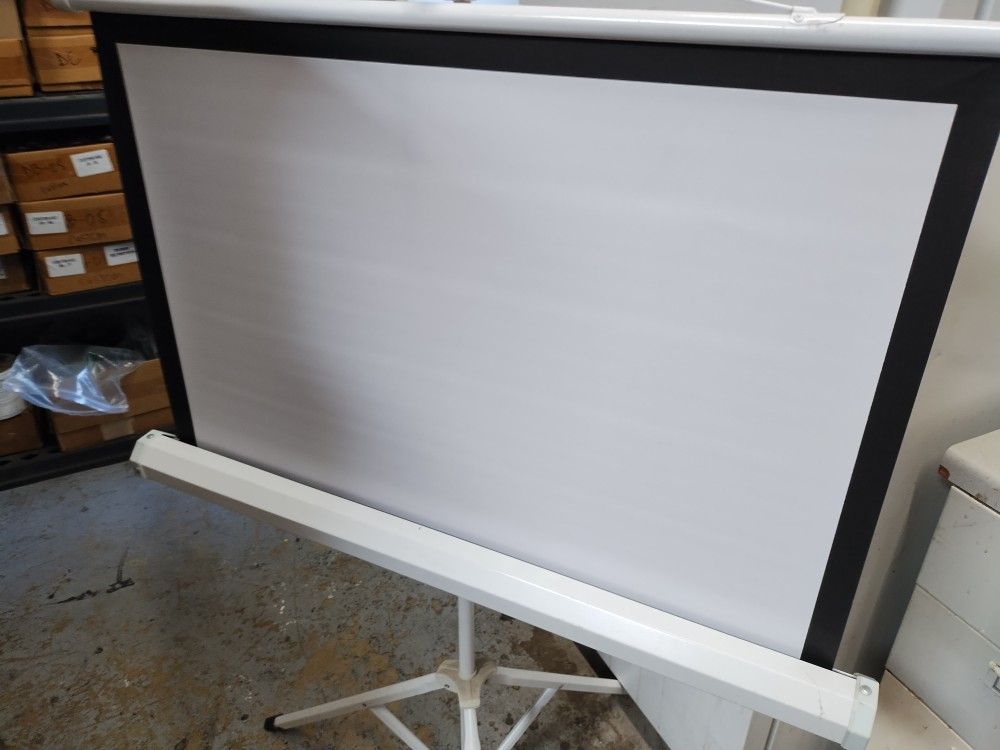 Portable Projection Screen On Tripod Stand Compact 40-inch Diagonal 4:3 32x24 Backdrop