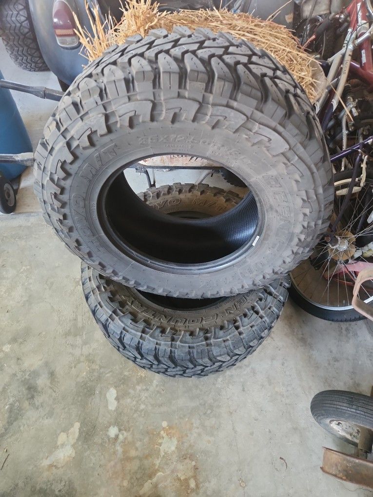 35x12.5x18 Toyo 12ply F 50% Good