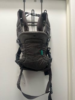 Infantino Baby Carrier – Adjustable & Comfortable – Excellent Condition