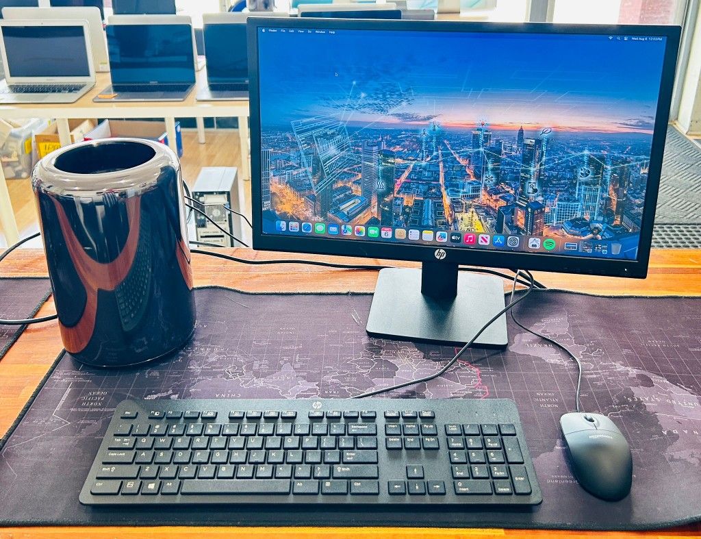 MAC PRO 2013 2.7Ghz 12-CORE 32GB RAM 2TB SSD AMD FIRE PRO D700 12GB VRAM Graphics