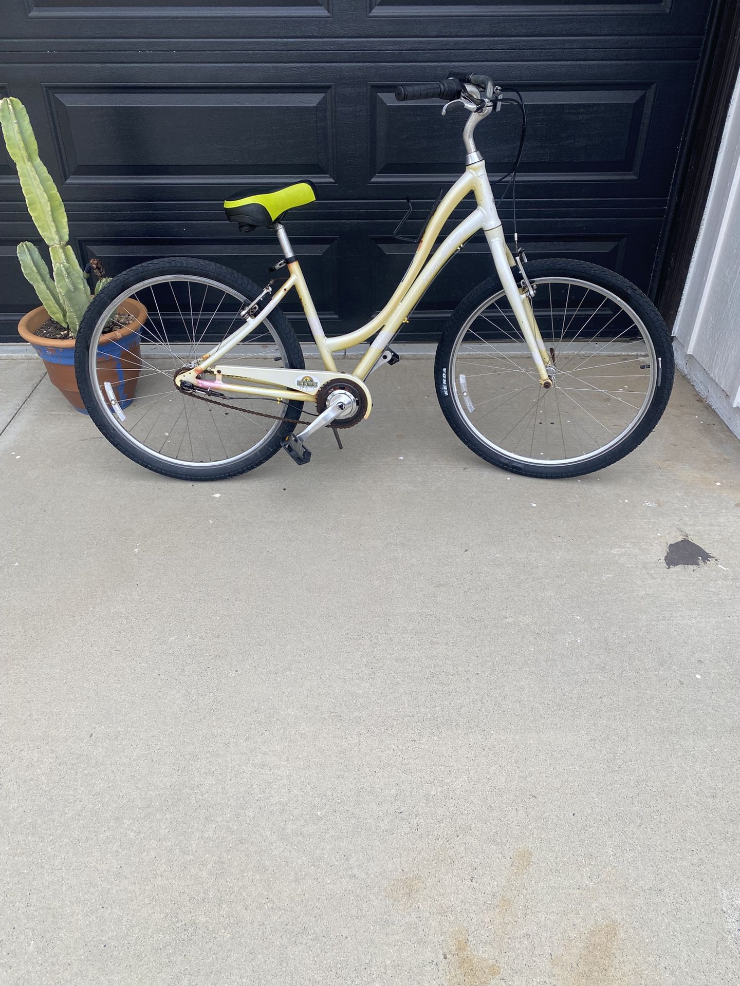 Woman’s 3 Speed Hybrid Bike