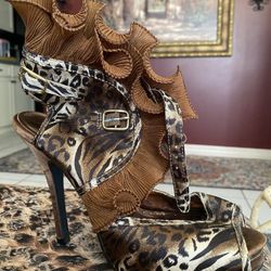 Gorgeous Brown Heels Size 7. 💜💜💜