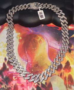 Silver alloy crystal necklace