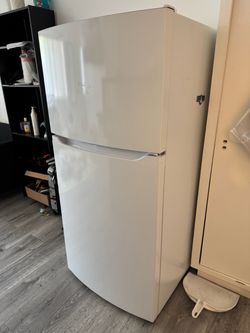 White Top-Freezer Refrigerator