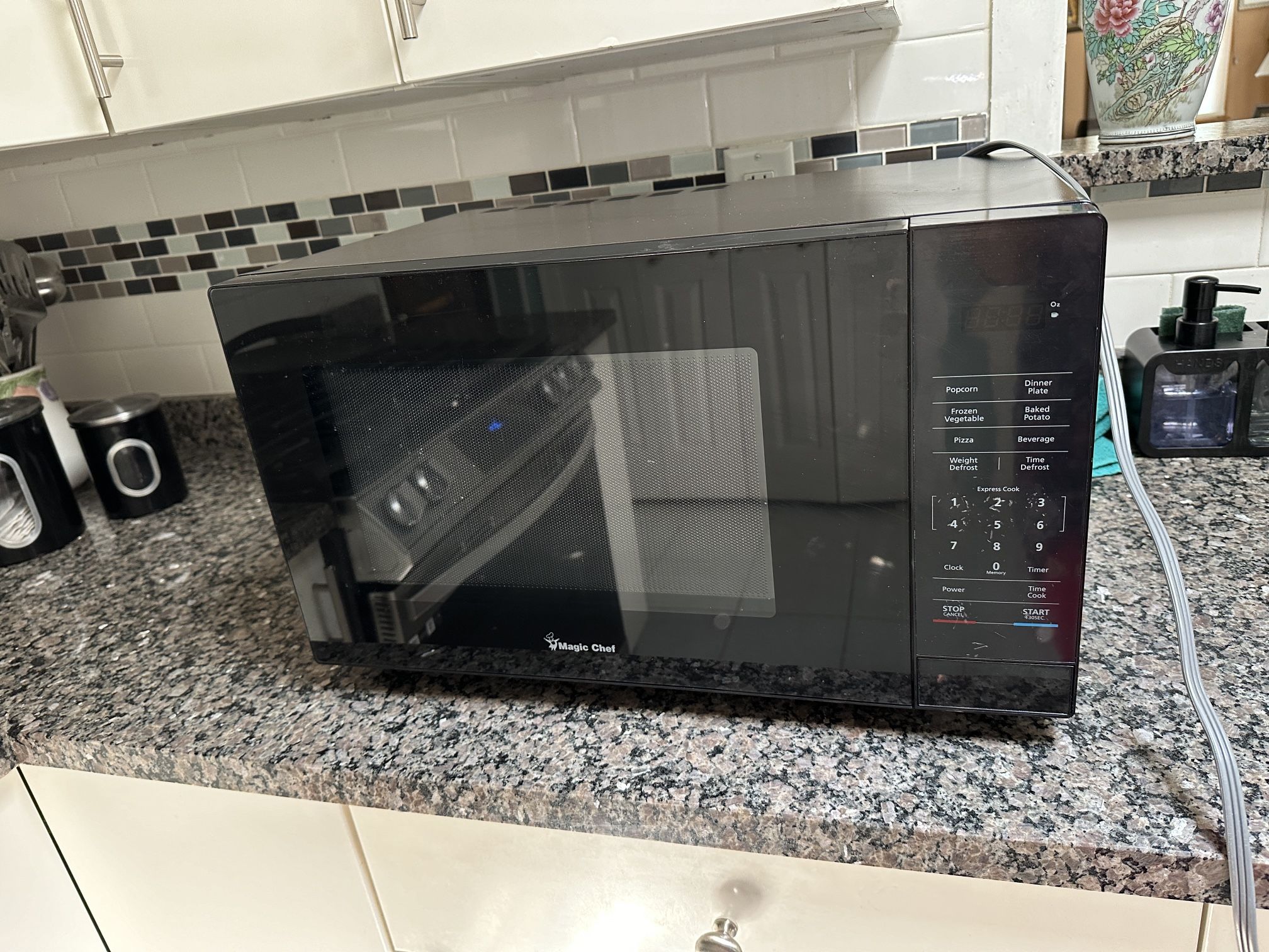 Magic Chef counte top microwave oven 1500 watt excellent working