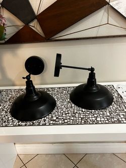 New Set of 2 Black Wall Lamps whit Batteries Lightbulbs comes whit Remote Control ( Wireless )