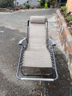 Like new Foldable Patio Reclining Chair 400 lb Capacity with head rest pillow retail price $65 my price is $40