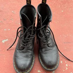 Doc Martens Women’s 7