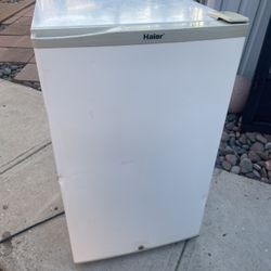 Small Refrigerator  H32