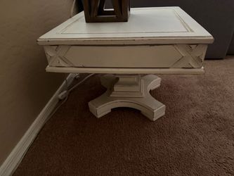 Cute Vintage Solid Wood Pedestal White Boho Side End Table
