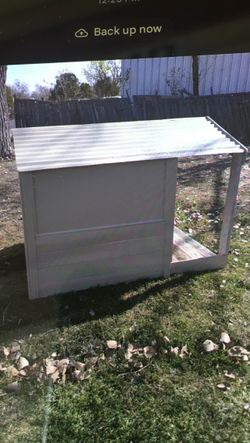 Handcrafted Dog House.   Never used.    Del Valle area.   $130 Cash.