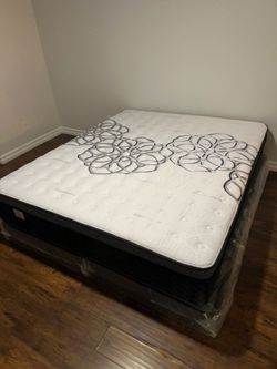 Cal king size Mattress Pillow Top new