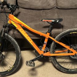 Giant XTC Mountain Bike 