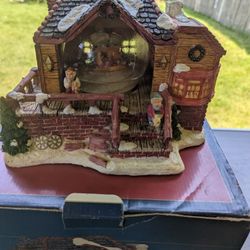 Holiday Cabin Globe Dome