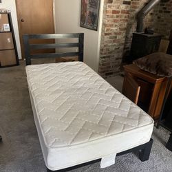 2 Twin Beds With Mattress 