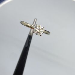 14K SOLITARE DIAMOND RING 