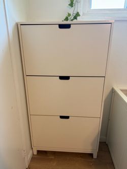 Shoe cabinet