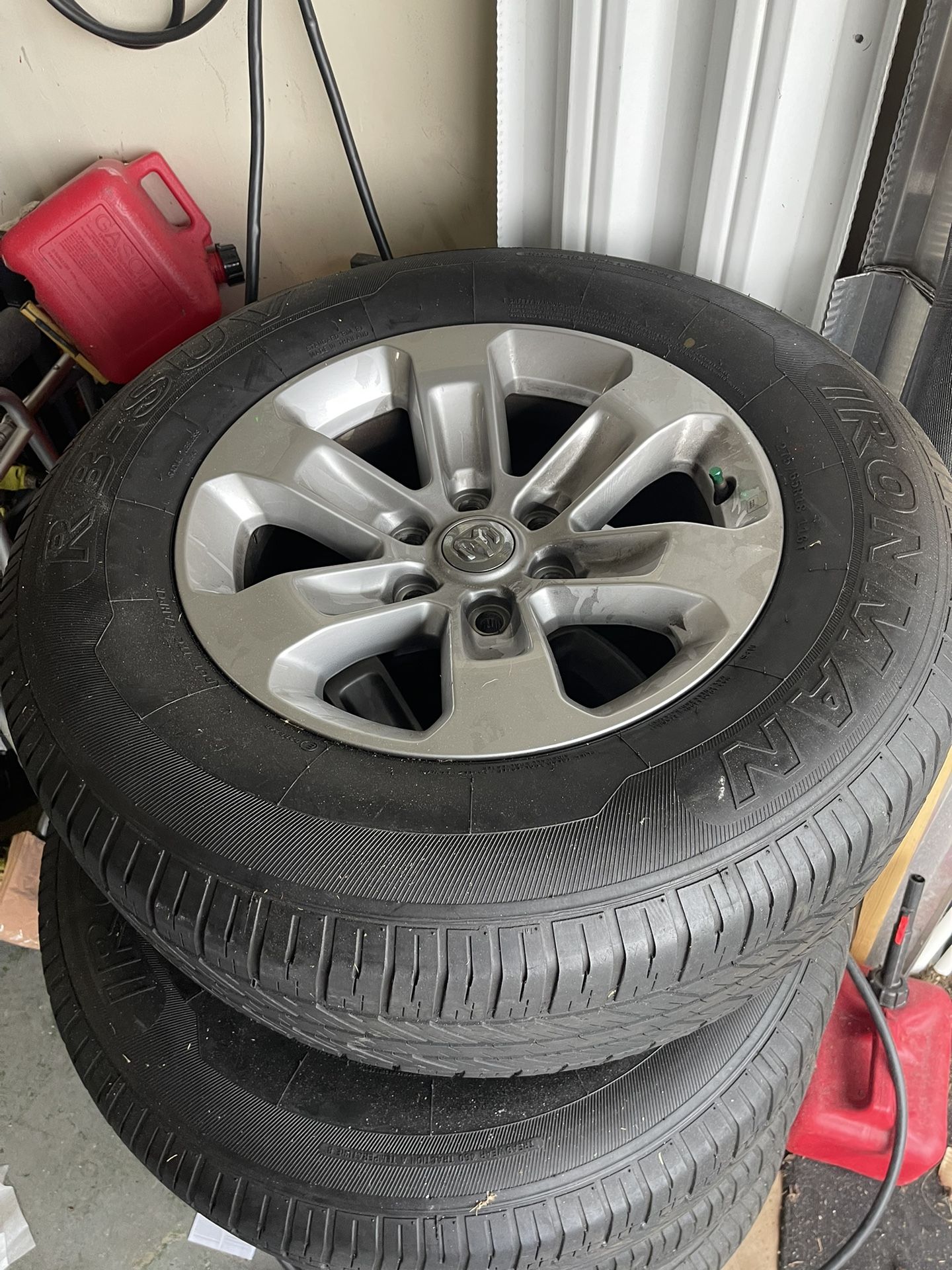 ALL SEASON TIRES WITH RIMS 275 65/18
