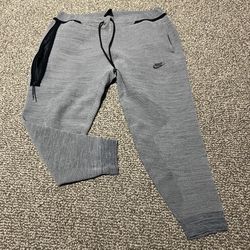 Men  Nike tech Joggers XL $40 