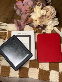 Nook GlowLight 4 with Case Included