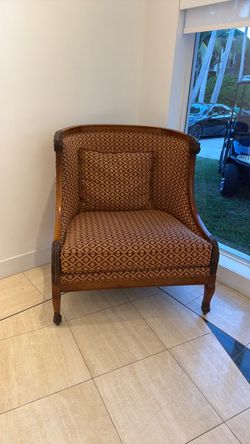 Throne living room chair