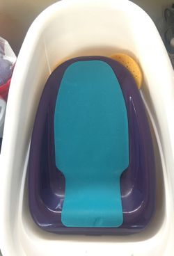 Bathtub with infant seat