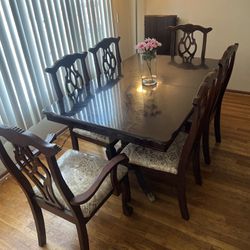 Dining Room Table + Extra Lengthening Piece + 6 Chairs (Seat Covers Included)