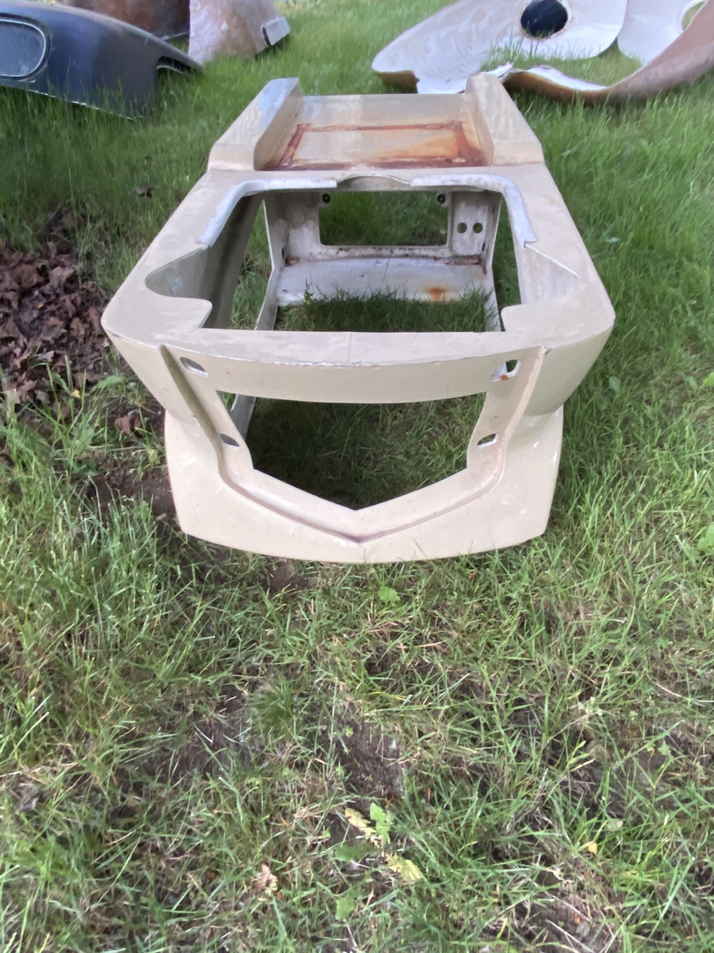 Center Console, Engine Cover, Dog House - Fiberglass
