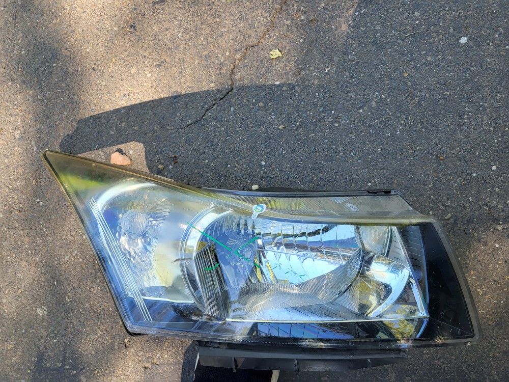 Chevy Cruze Headlight 