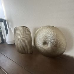 Gold Vases-$15