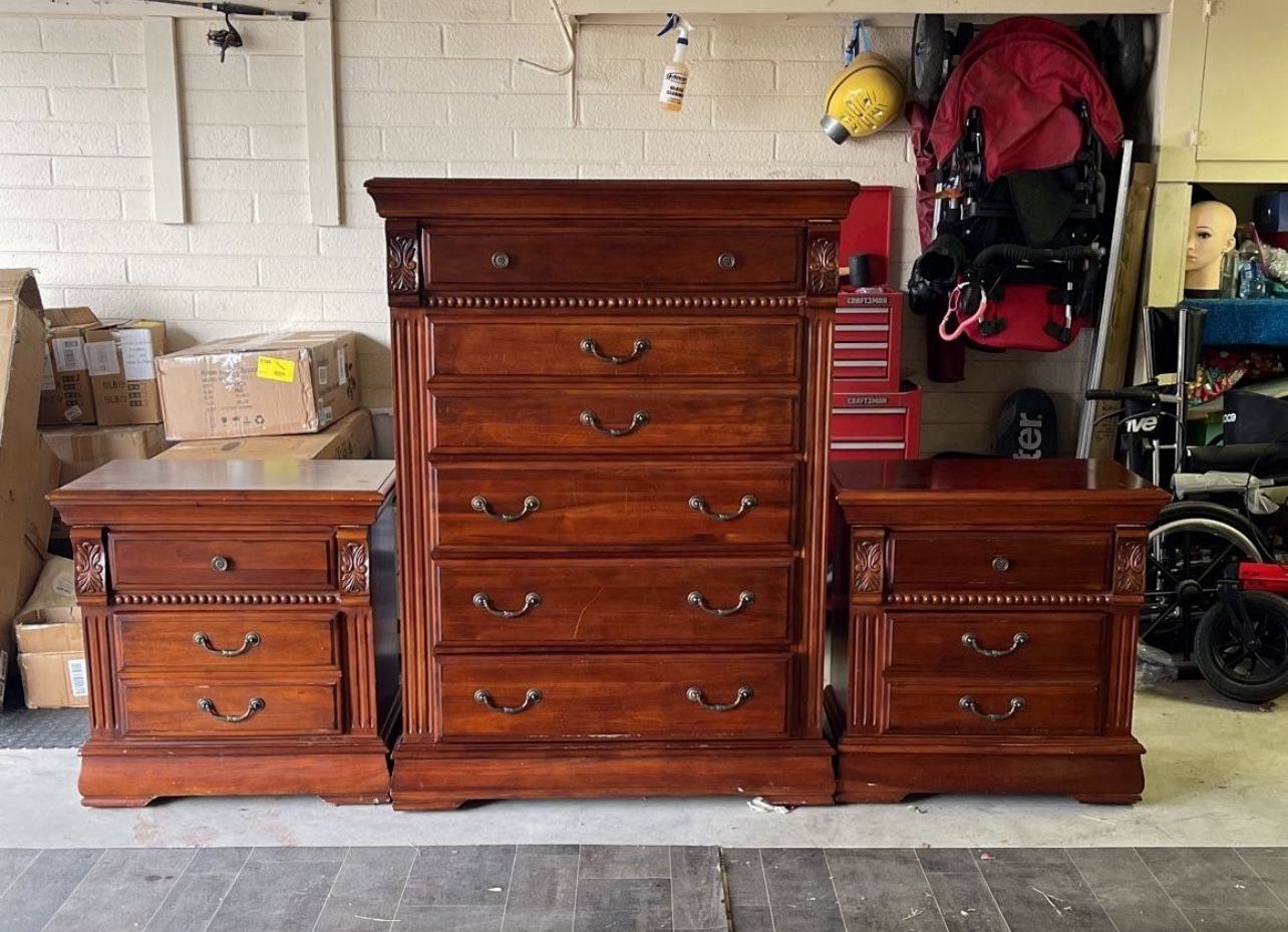 Dresser, 2 Nightstands, Mirror, Bedroom Set