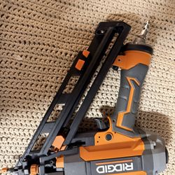 Ridgid R250AFF 15-Gauge Angled Finish Nailer