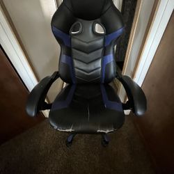 Gaming Chair (Description) (SEND OFFERS NO TRADES PLEASE)