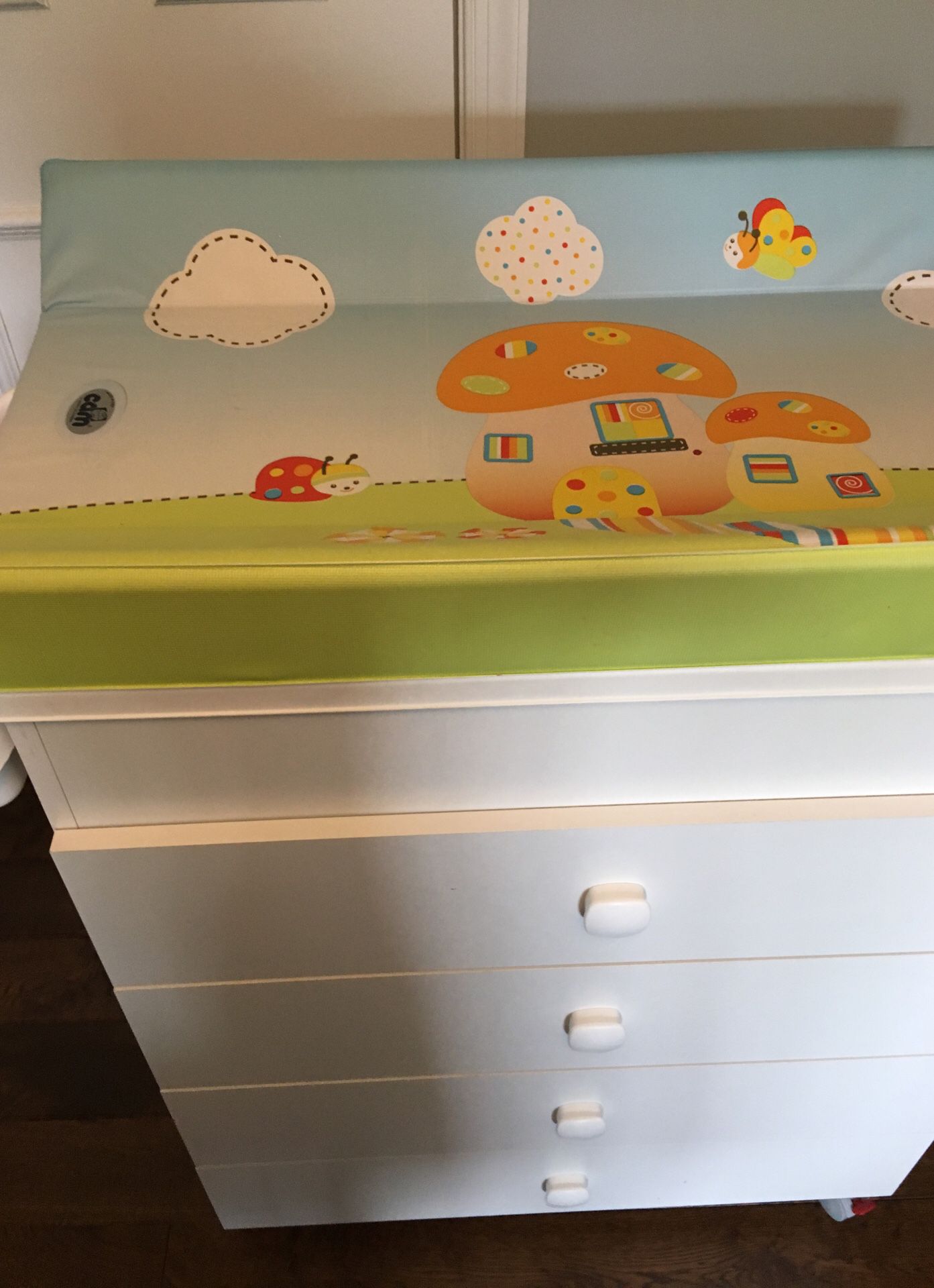 Changing table 4 drawers dresser