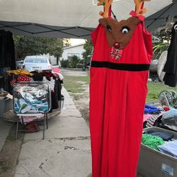 Es. Un Berol De Navidad  & Por $5 Dolls  Es Nuevo