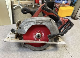 Milwaukee 2630-20 M18 6-1”/2 Circular Saw w/ 5Ah Battery